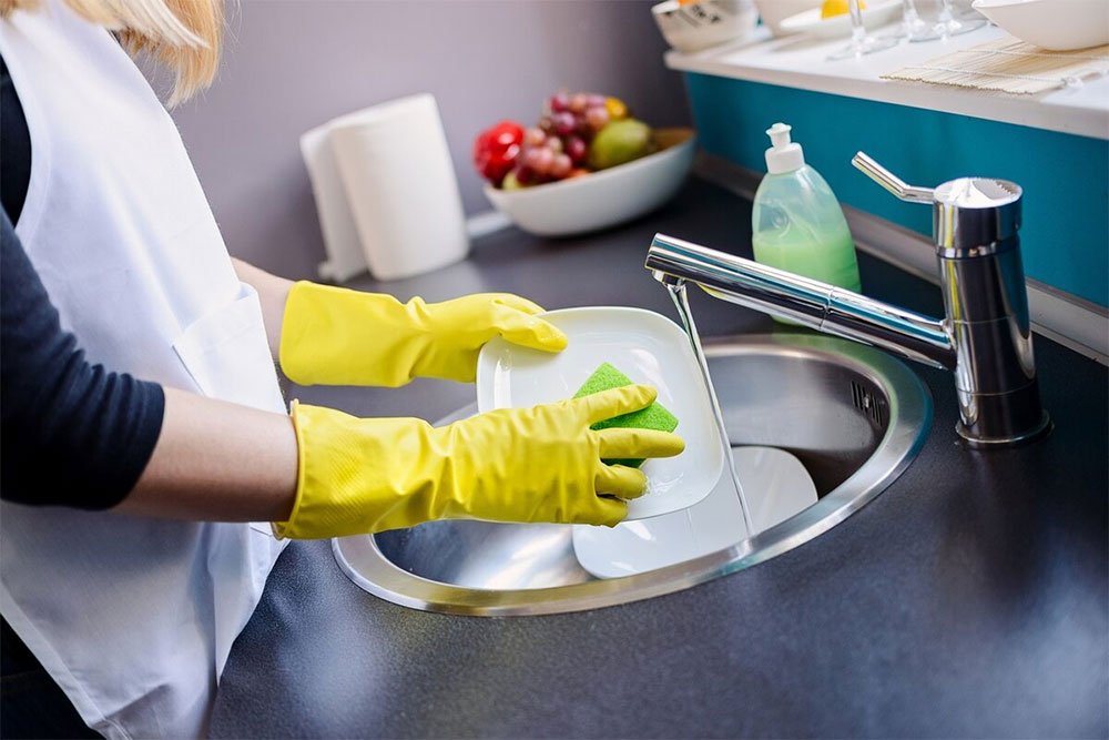 Как очистить белую посуду